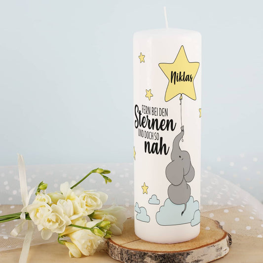 Kerze für Sternenkinder mit Name und Sternenmotiv und kleinen Elefanten