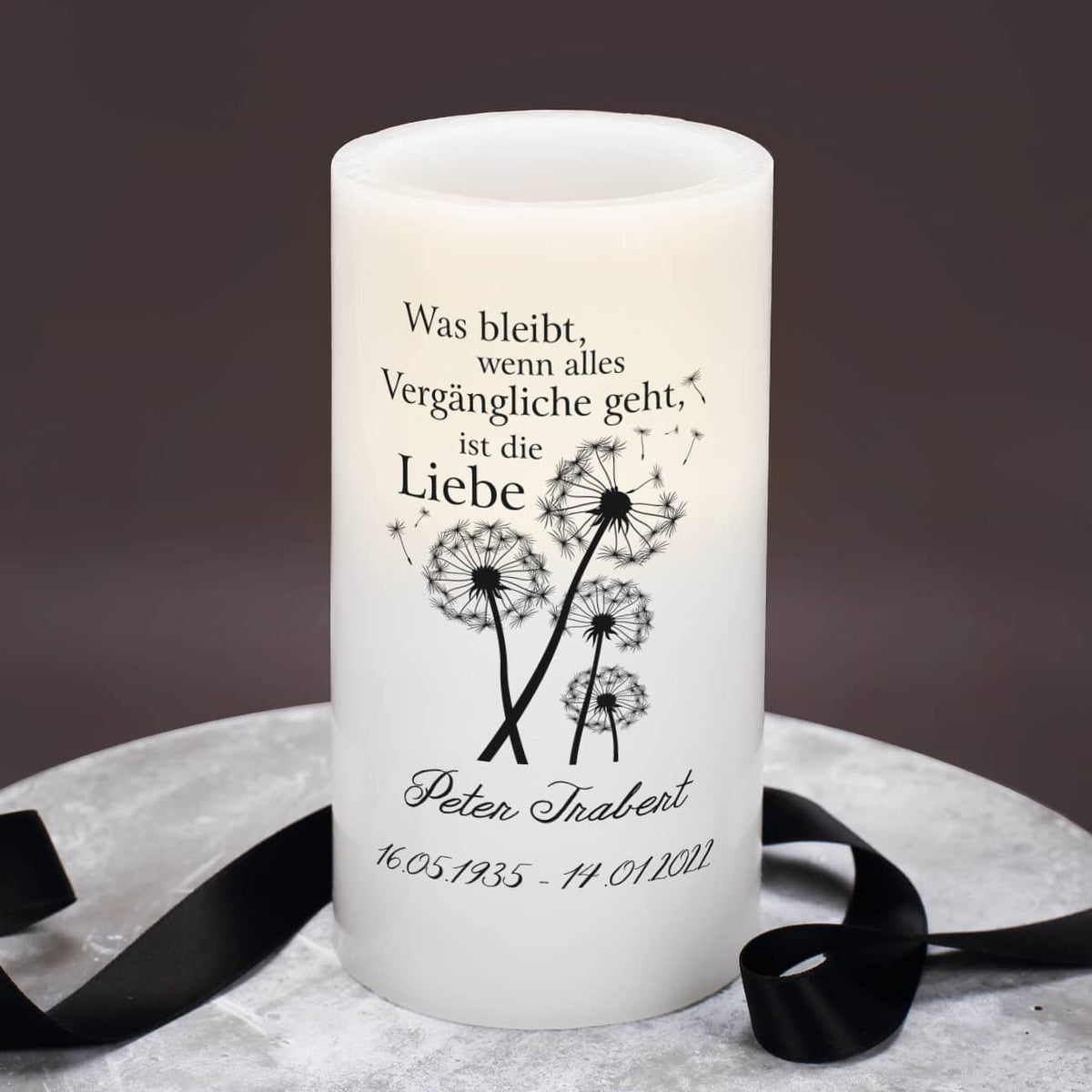 LED-Kerze mit Pusteblumen, Spruch, Wunschname und Datum