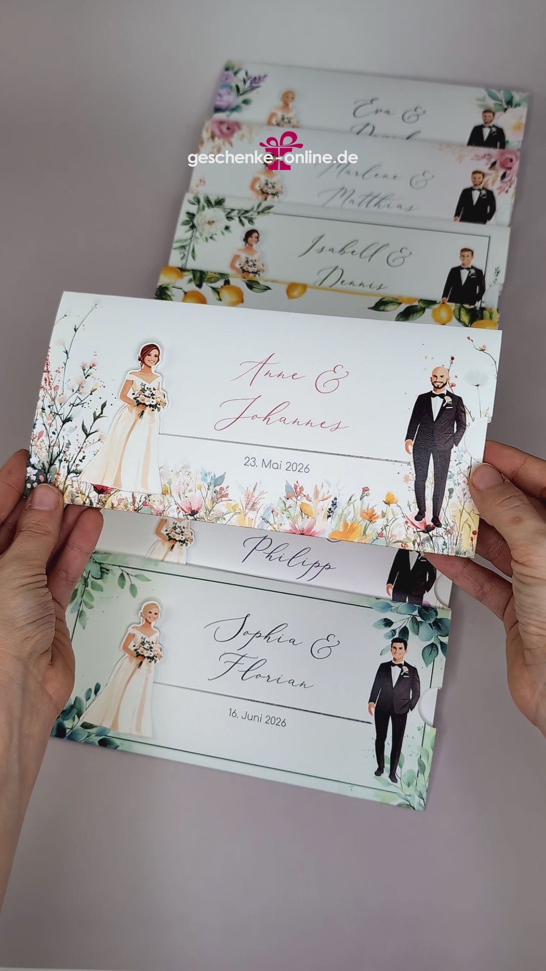 Hochzeitseinladung – Ziehkarte mit Brautpaar und Wiesenblumen-Motiv