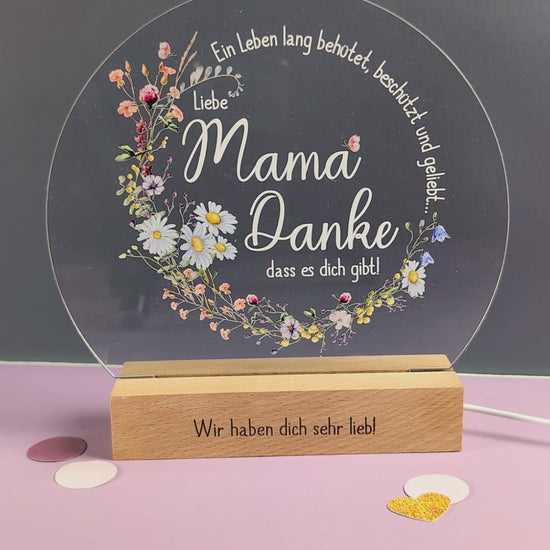 bedruckte LED-Acryllicht für Mama mit persönlich graviertem Holzsockel