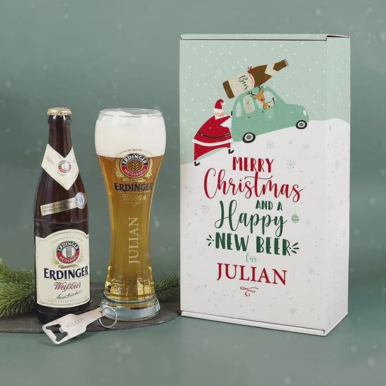 Personalisierte Geschenkbox für Weihnachten mit Erdinger Bier gravierten Weizenbierglas und gravierten Flaschenöffner.