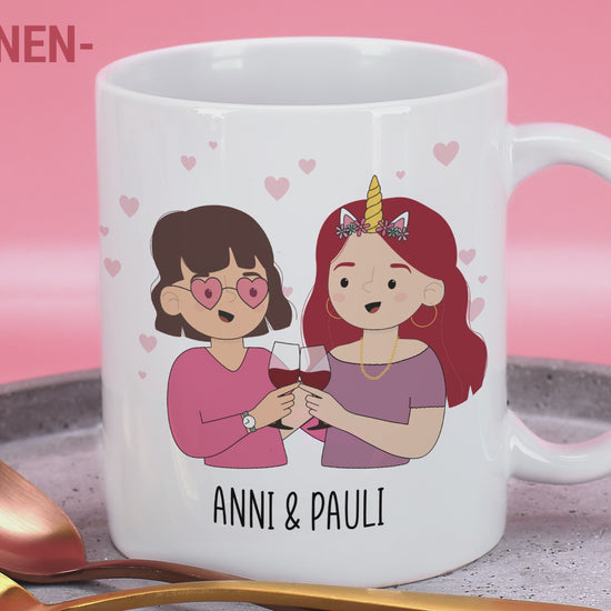 Weiße Keramiktasse mit individuellen Freundinnen Figuren mit Namen und Spruchauswahl