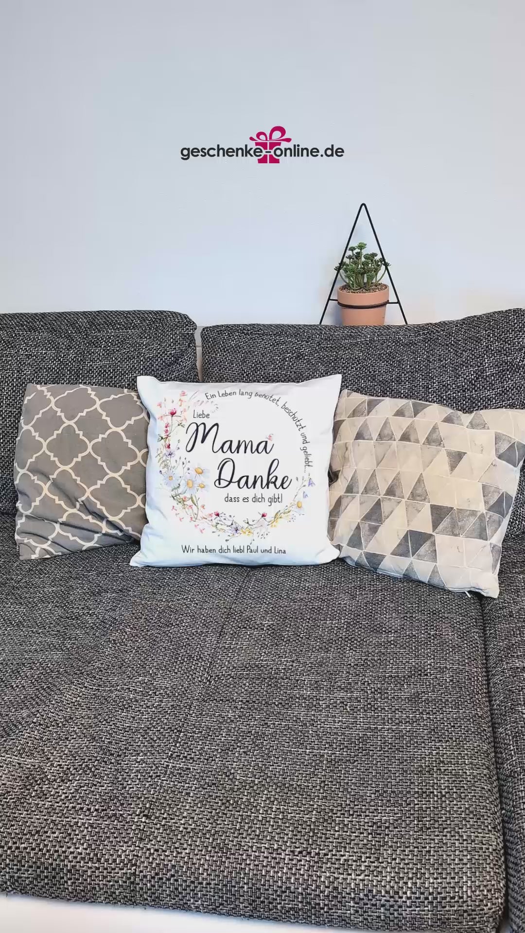 Flauschiges Kuschelkissen für Mama mit Personalisierung, "Mama Danke, dass es dich gibt" und Blumen-Motiv