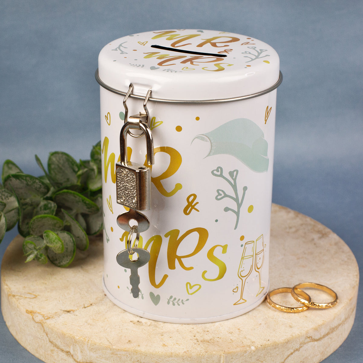 Spardose Hochzeit Mr. & Mrs. aus Metall mit goldenem Schriftzug und Herzmotiven