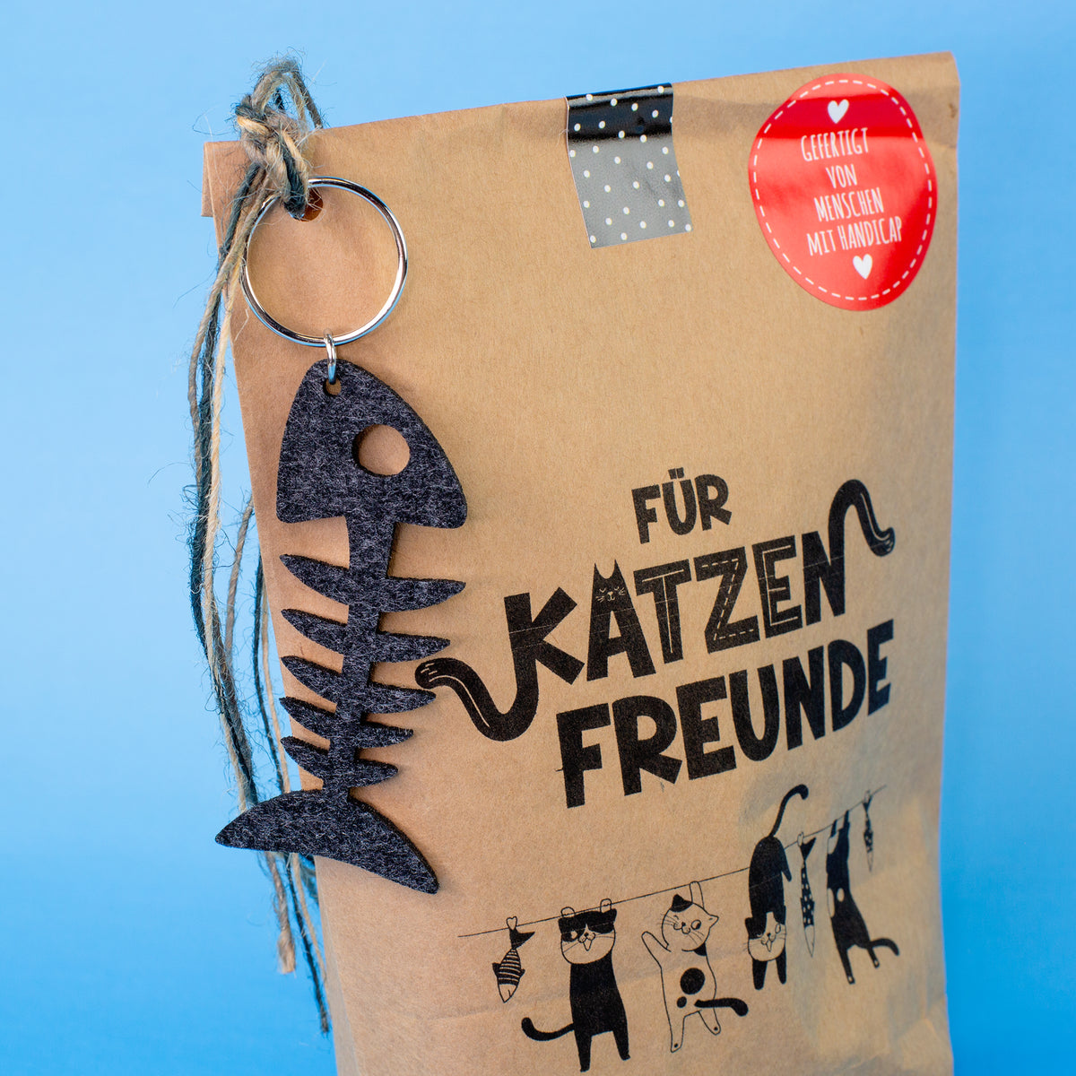 Detailansicht des Anhängers an der Wundertüte für Katzenfreunde